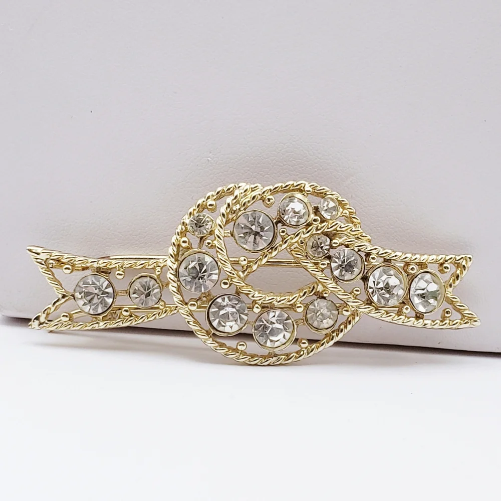 Beautiful Hair Clip Wedding Accessory Fancy Elegant Rhinestones Gold Tone
